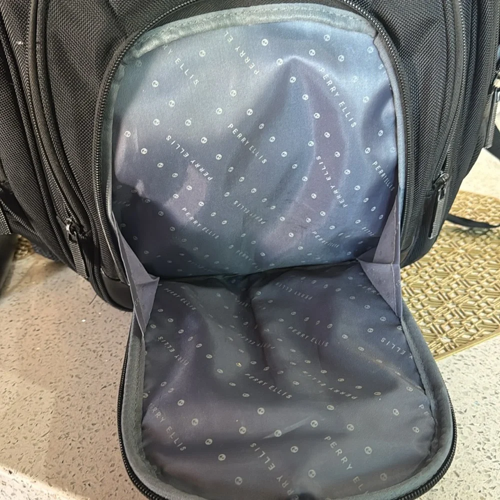 🖤Perry Ellis 140 Laptop Backpack